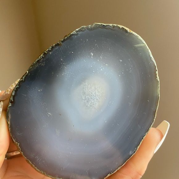 Enhydro Agate Geode with Water Inside - Picture 4 of 10